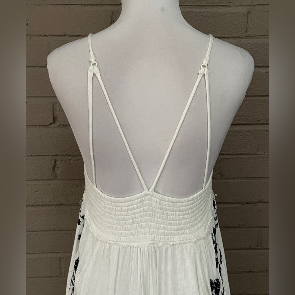 Free People white dress / black embroidered floral print - Picture 8 of 14